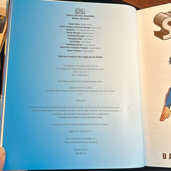 Superman - The Ultimate Guide To The Man Of Steel hardcover book - Picture 3 of 5